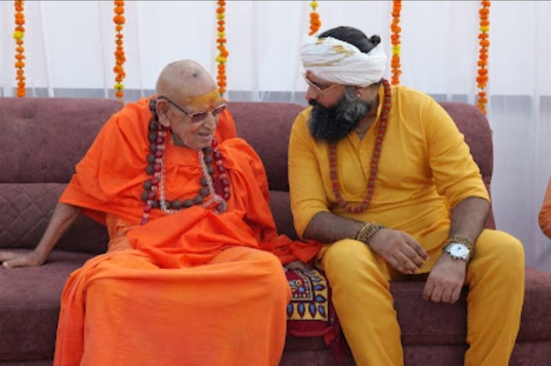 Kabeer Ji Maharaj with Bade Math Mahant